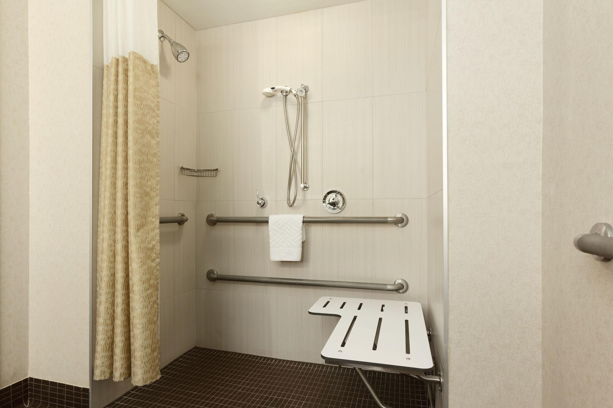 Doubletree By Hilton Hotel Boston Bayside Buitenkant foto