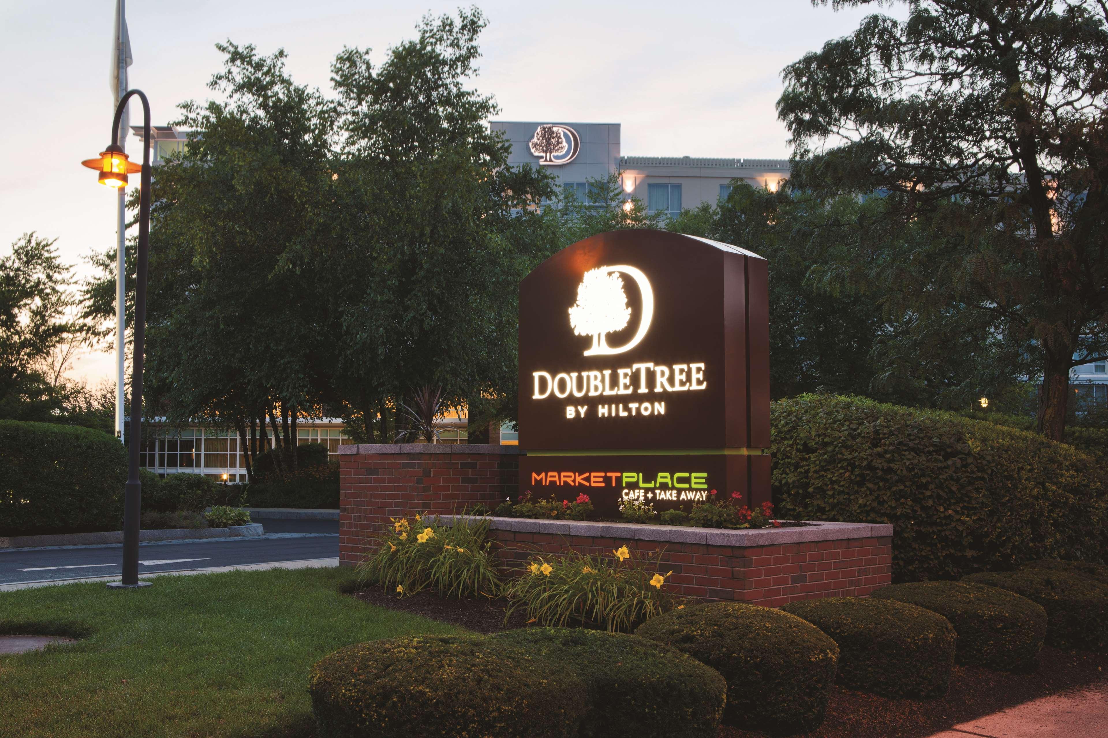 Doubletree By Hilton Hotel Boston Bayside Buitenkant foto
