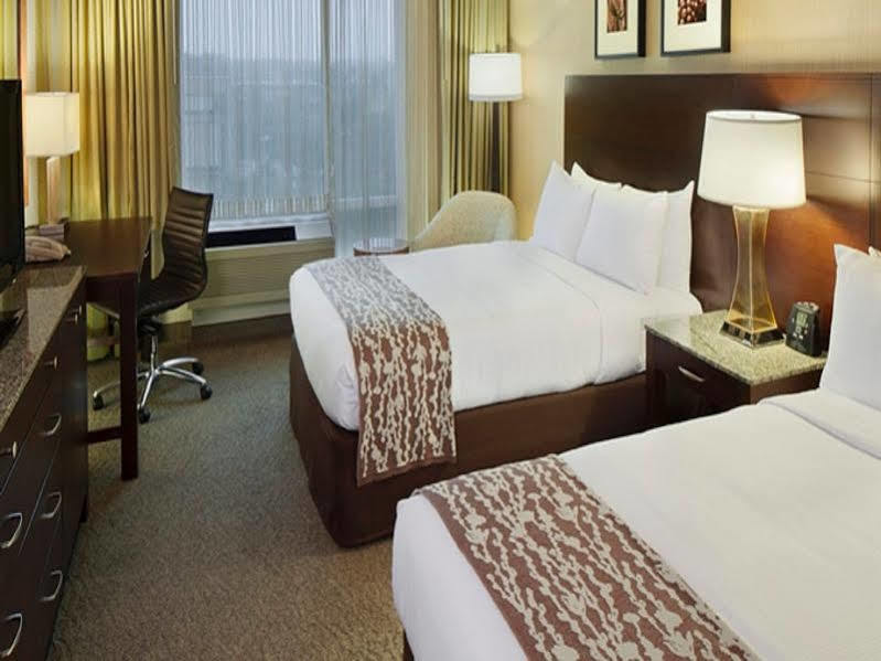 Doubletree By Hilton Hotel Boston Bayside Buitenkant foto